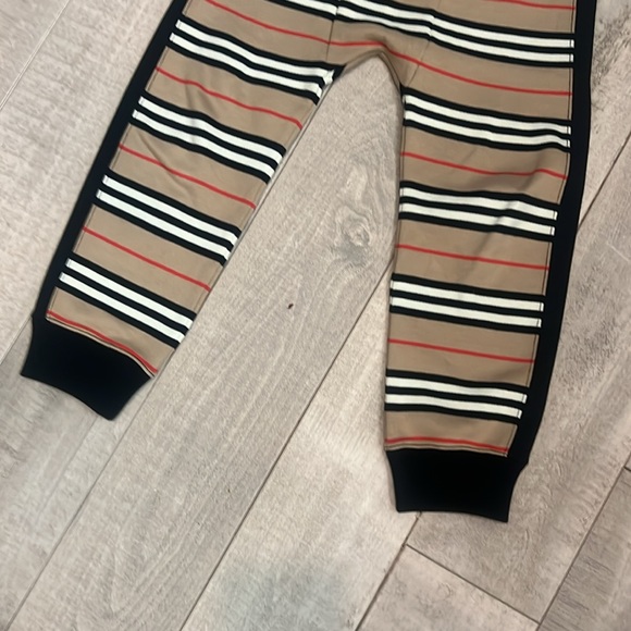 Burberry boys size 8 - Picture 4 of 6